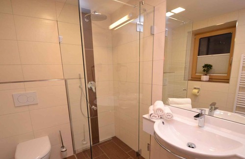 Emberg House | Holiday apartment with outdoor hot tub directly on the slopes