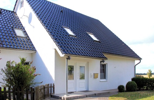 Timmendorf Apartment | Holiday apartment with garden next to the beach