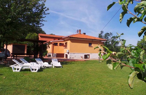 Strmac Apartment | Holiday apartment with a large lawn for sunbathing