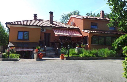 Strmac Apartment | Holiday apartment with a large lawn for sunbathing