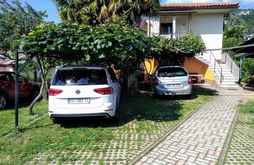 Opric Apartment | Holiday apartment with air conditioning and barbecue
