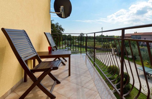 Sajini Apartment | Holiday apartment with air conditioning and mounting pool