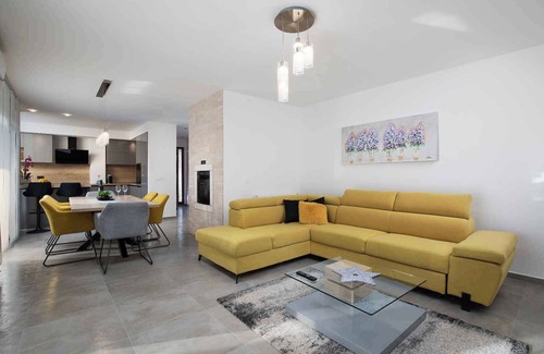Sajini Apartment | Holiday apartment with air conditioning