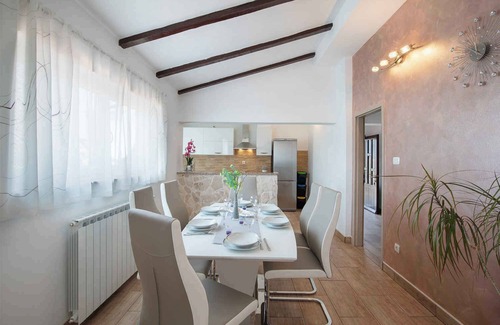 Sajini Apartment | Holiday apartment with air conditioning