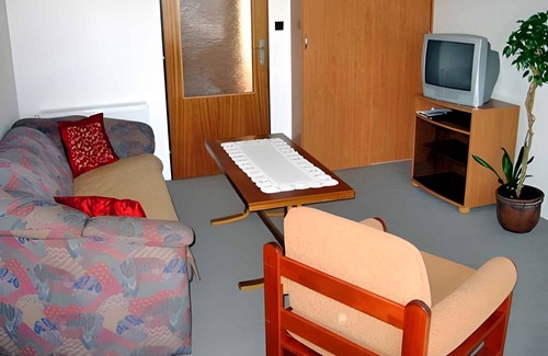 Vrchlabi Apartment | Holiday apartment with outdoor pool and barbecue