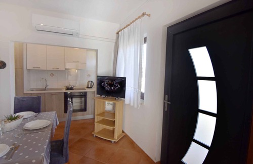 Basanija Apartment | Holiday apartment with air conditioning