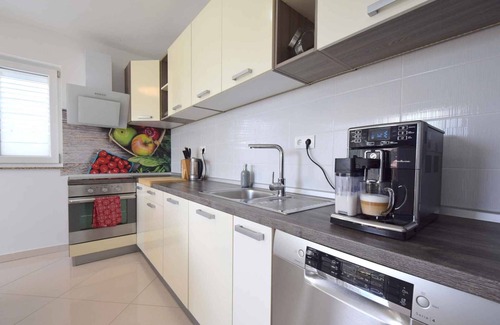 Barusici Apartment | Holiday apartment with balcony and air conditioning