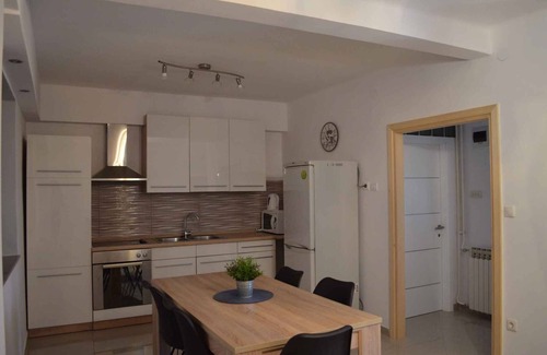 Tupljak Apartment | Holiday apartment with outdoor pool
