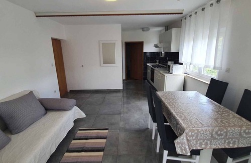 Ljubac Apartment | Holiday apartment with large terrace and barbecue