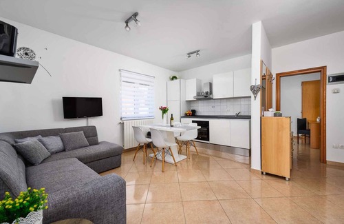 Murine Apartment | Holiday apartment with internet, air conditioning, terrace in a quiet location