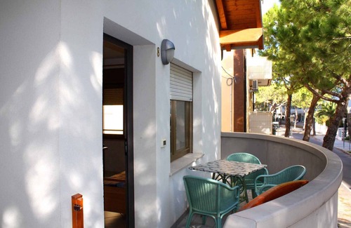 Lignano Sabbiadoro Apartment | Holiday apartment with balcony, air conditioning and internet