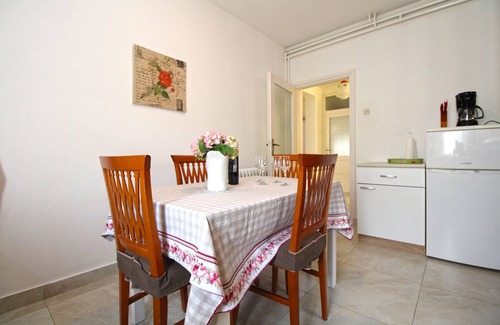 Muntic Apartment | Holiday apartment with parking