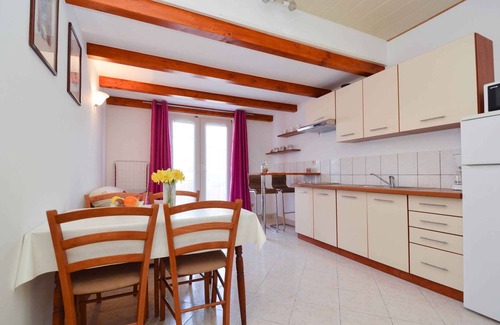 Veruda Apartment | Holiday apartment with terrace and air conditioning