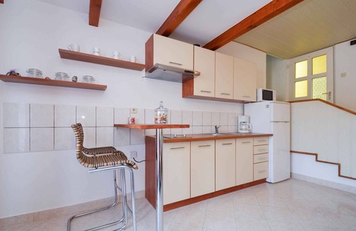 Veruda Apartment | Holiday apartment with terrace and air conditioning