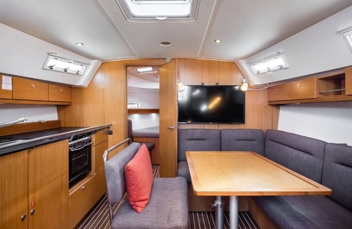 Sant Adria de Besos Boat Rental | Holiday Boat 'Barco en Port Olympic with decks & Wi-Fi