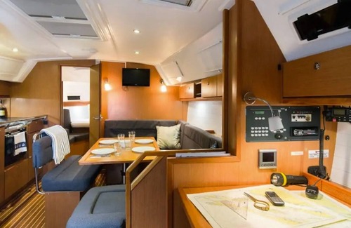 Sant Adria de Besos Boat Rental | Holiday Boat 'Barco en Port Olympic with decks & Wi-Fi