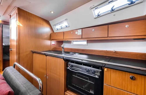 Sant Adria de Besos Boat Rental | Holiday Boat 'Barco en Port Olympic with decks & Wi-Fi