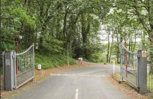Bont Newydd House | Holiday Cabin Sleeps 5 Caernarfon Snowdonia