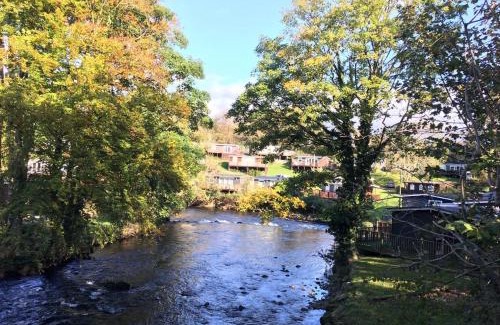 Bont Newydd Ski Chalet | Holiday Cabin Sleeps 5 Glan Gwna Holiday Park