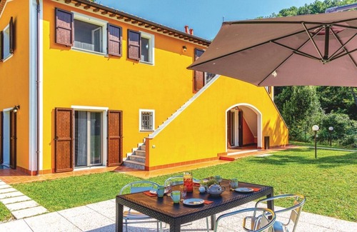 Carrara House | Holiday Canova
