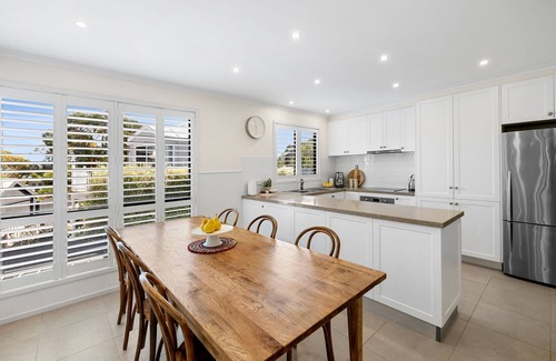 Anglesea House | Holiday Comfort I Ocean Views I 2 Living Rooms