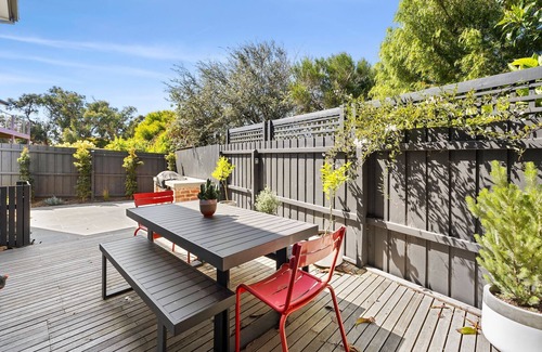 Anglesea House | Holiday Comfort I Ocean Views I 2 Living Rooms