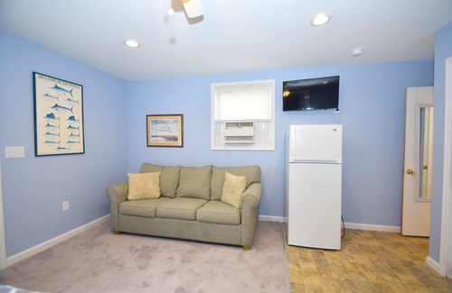 Midtown Ocean City Cottage | Holiday Cottage Efficiency-Oceanside 77th St, W/D, AC, WIFI