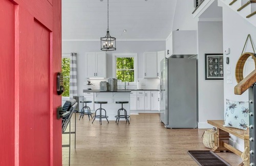 Smithville House | Holiday Cottage in the Woods - near Center Hill Lake
