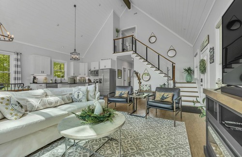 Smithville House | Holiday Cottage in the Woods - near Center Hill Lake