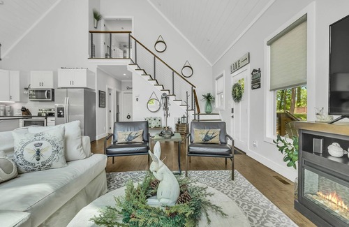 Smithville House | Holiday Cottage in the Woods - near Center Hill Lake