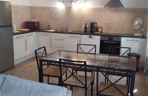 Avignon House | Holiday cottage in the countryside and in the quiet wooded area 10min Avignon