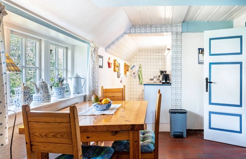 Dagebuell House | Holiday Home 'Voß' with Private Terrace, Private Garden and Wi-Fi