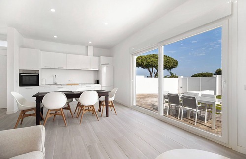 Chiclana de la Frontera House | Holiday Home 'Chill Out Of City 3' with Private Pool, Wi-Fi and Air Conditioning