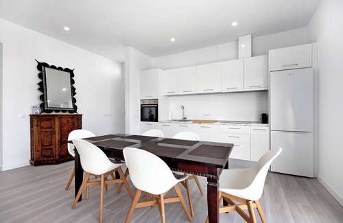 Chiclana de la Frontera House | Holiday Home 'Chill Out Of City 3' with Private Pool, Wi-Fi and Air Conditioning