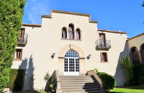 Vilafranca del Penedes Villa | Holiday mansion close to beach and village. House for 14 persons.