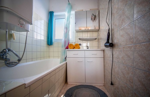 Eibele Apartment | Holiday flat 'Haus Edelweiß' with mountain view, garden and WLAN