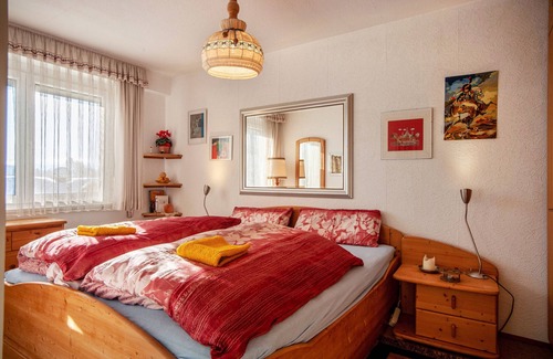 Eibele Apartment | Holiday flat 'Haus Edelweiß' with mountain view, garden and WLAN
