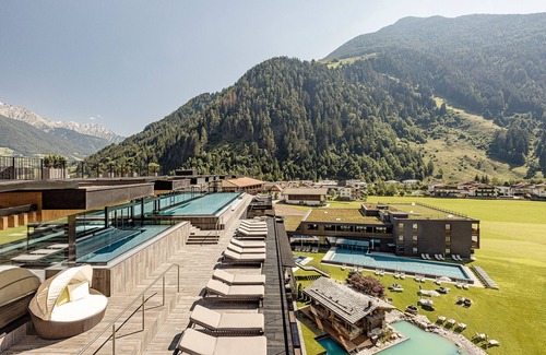 Cadipietra Apartment | Holiday flat 'Zimmerhofer Kristall' with wellness facilities at Hotel Schwarzenstein