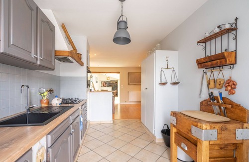 Marennes House | Holiday Home 'La Dame De Nage' with Private Terrace and Wi-Fi