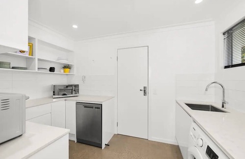 Mermaid Waters Apartment | Holiday fun with private pool and mini golf!