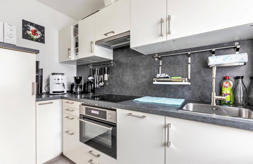 Friedrichskoog-Spitze House | Holiday Home 'Ferienhaus Wind Und Wolke' with Private Terrace, Private Garden and Wi-Fi