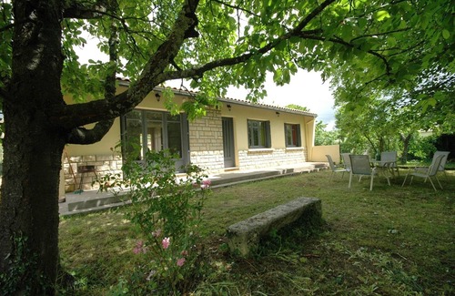 Castillon-la-Bataille House | Holiday home at the foot of the vines