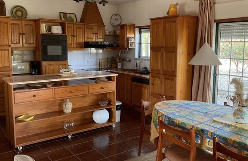 Sao Martinho do Porto Ski Chalet | Holiday home with garden and patio. Perfect spot to explore La Costa da Prata!