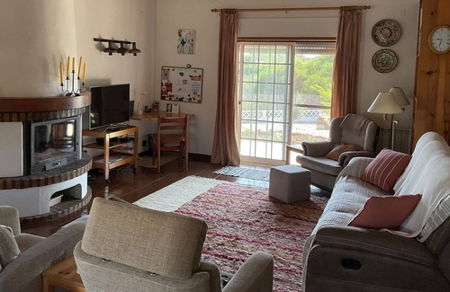 Sao Martinho do Porto Ski Chalet | Holiday home with garden and patio. Perfect spot to explore La Costa da Prata!