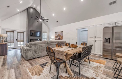 Counce House | Holiday Hills Haven!