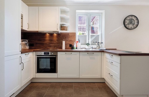 St. Peter-Ording House | Holiday Home 'Huus Alex' with Private Terrace, Private Garden and Wi-Fi