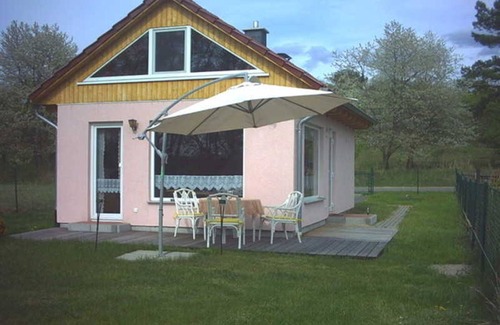 Wesenberg House | Holiday home Josephine directly on the lake with boat and fireplace - FH Josephine & Jasmin“ on the lake with boat and.