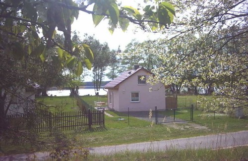 Wesenberg House | Holiday home Josephine directly on the lake with boat and fireplace - FH Josephine & Jasmin“ on the lake with boat and.