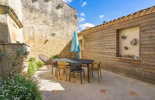 Mortagne-sur-Gironde House | Holiday Home 'Isatis' with Private Terrace