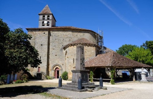 Saint-Pierre-de-Cole House | Holiday Home 'Grande Maison St Pierre De Côle' with Shared Terrace